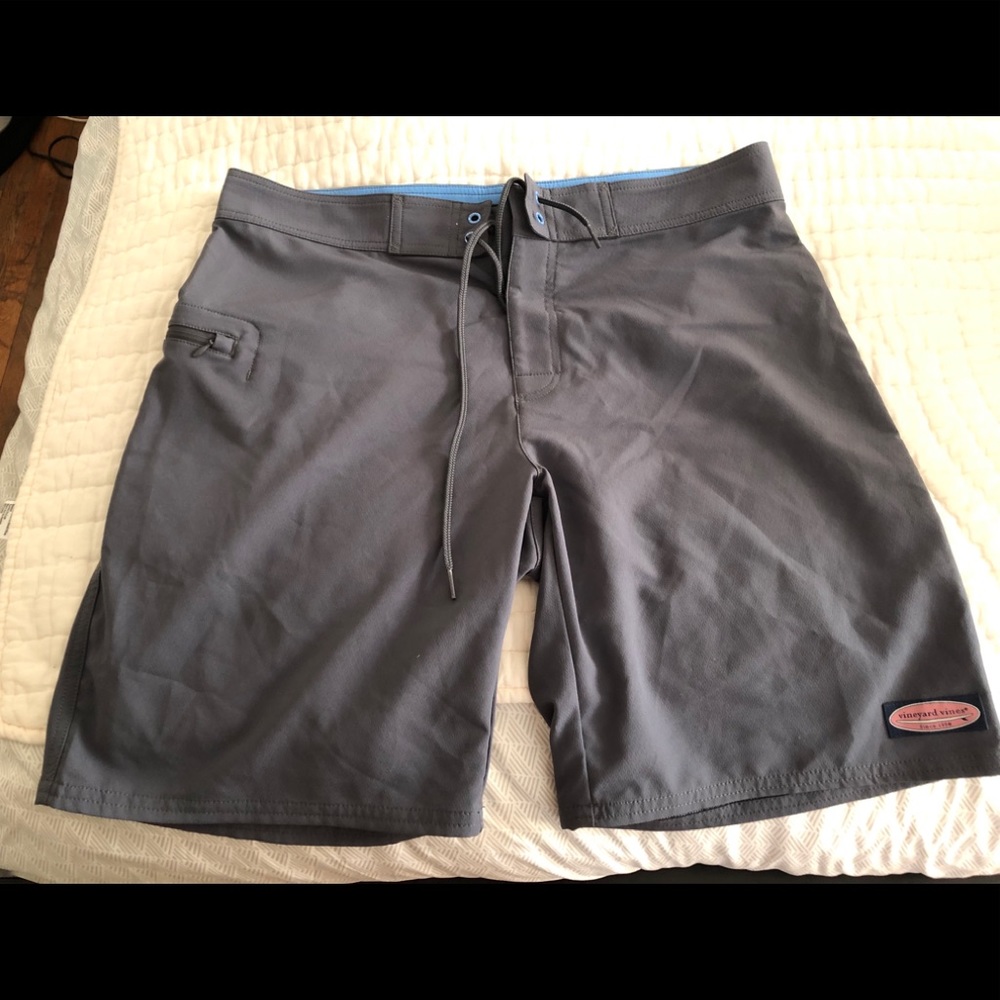 NWT Men’s Vineyard Vines bathing suit - size 34